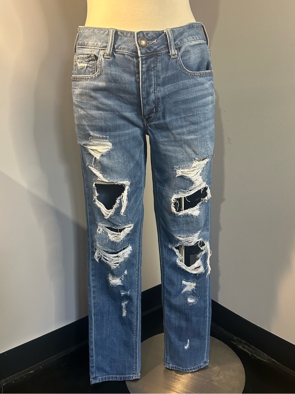 American Eagle Outfitters blue denim jeans with ripped details